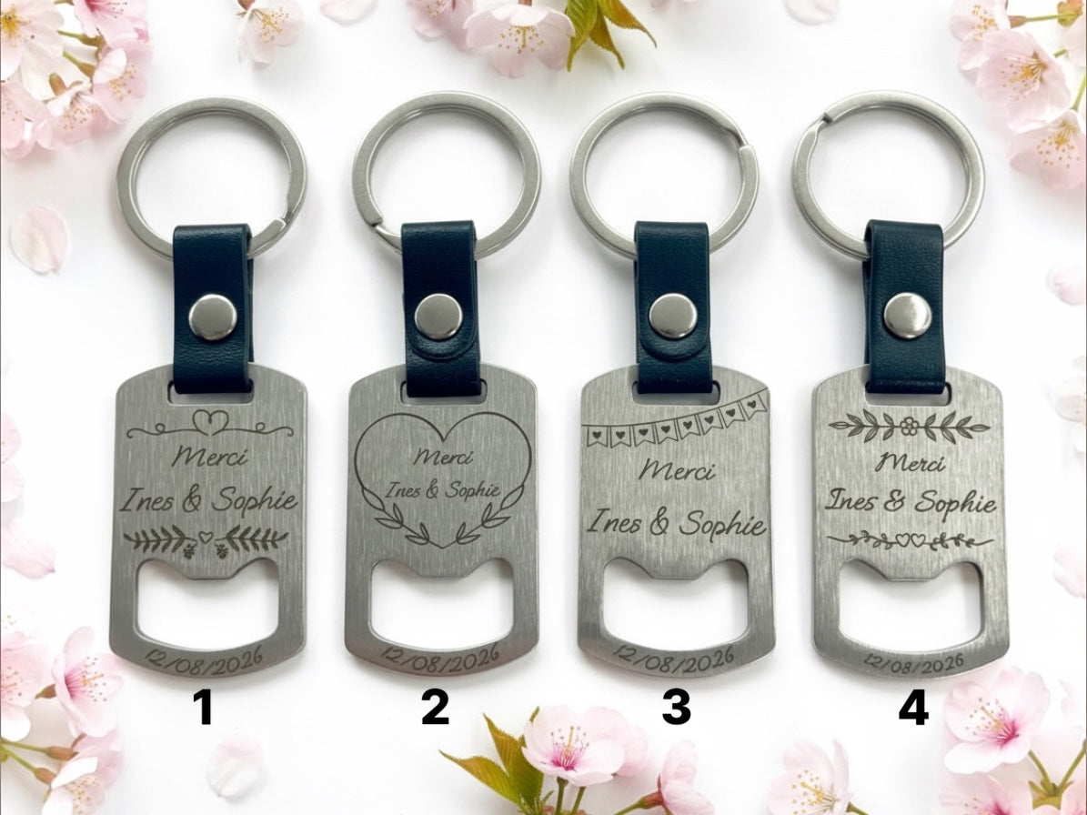 Quatre modèles de porte-clés décapsuleur gravés Merci pour cadeau d'invités mariage, numérotés de 1 à 4