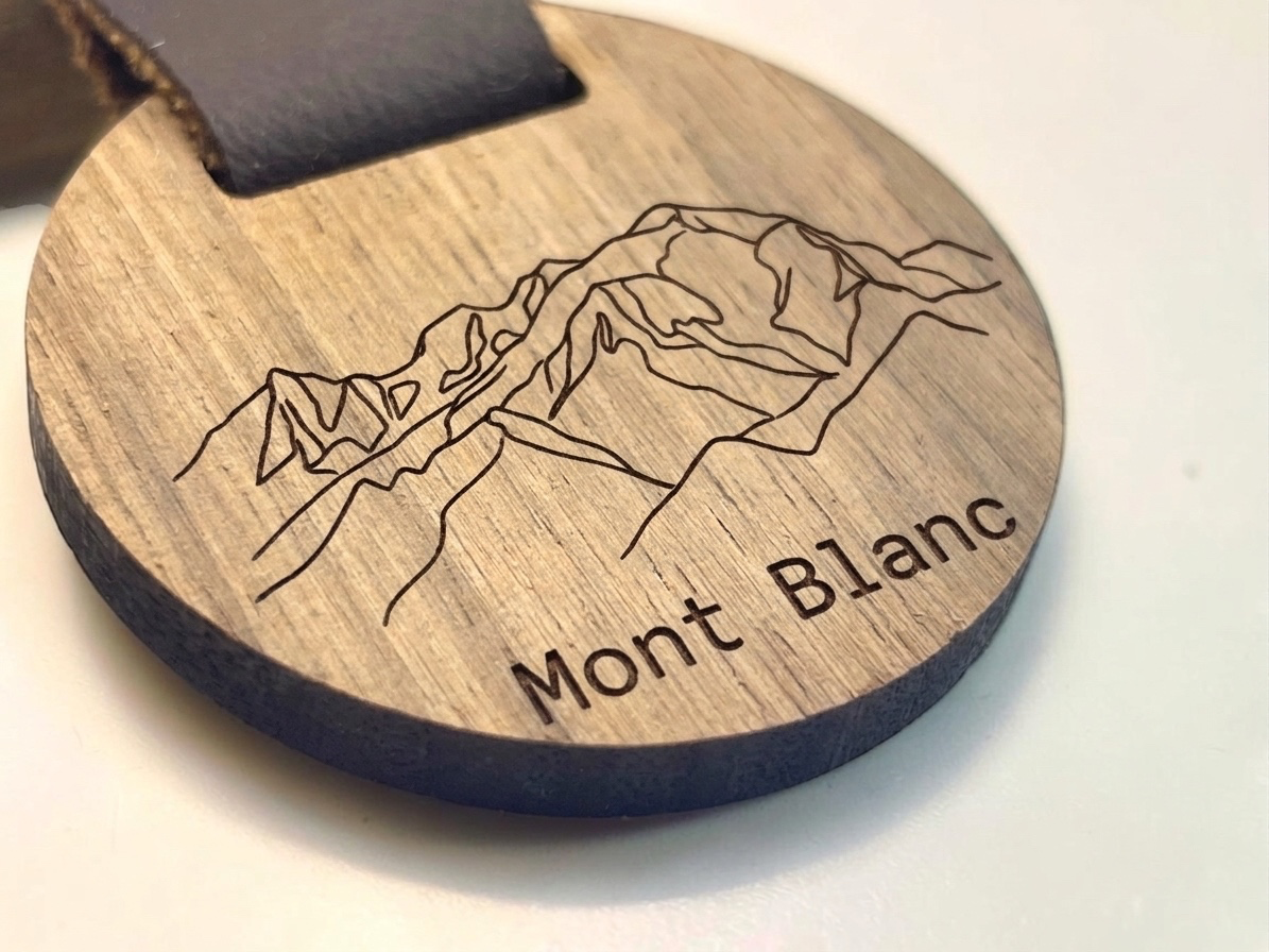 Porte-clés bois gravé de la silhouette du Mont Blanc