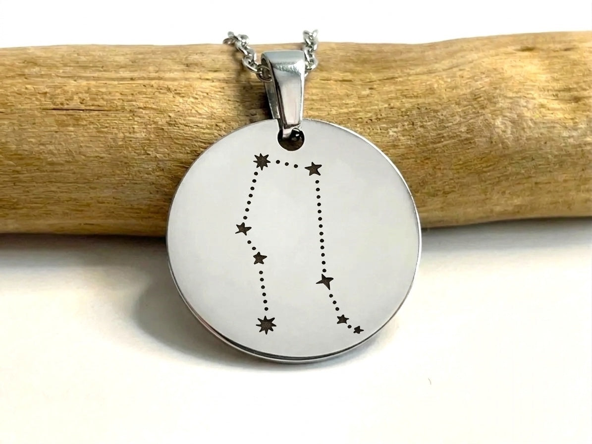Collier signe astrologique Gémeaux en acier argenté, constellation gravée sur médaille ronde