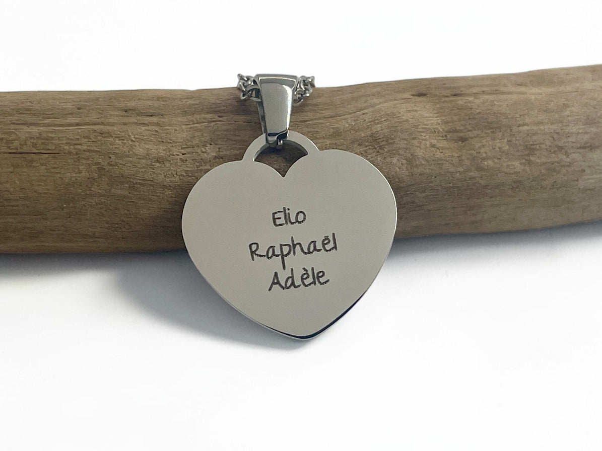 Collier cœur argenté gravé de trois prénoms, Élo, Raphaël et Adèle