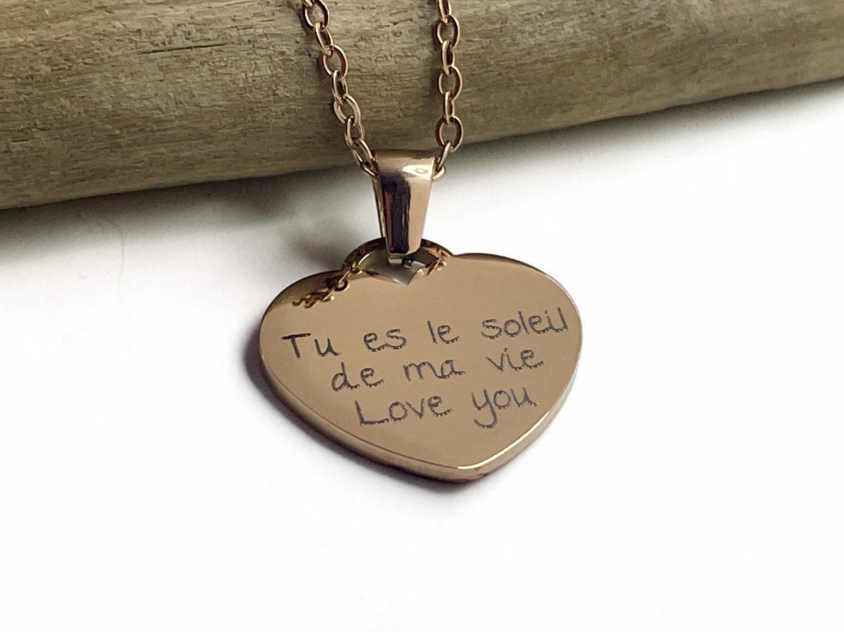 Collier cœur or rose sur chaîne, gravé au verso d'un message manuscrit personnalisé