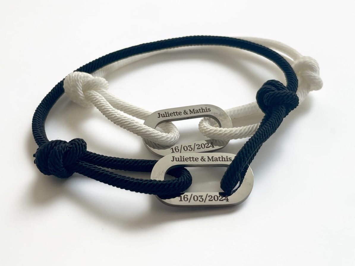 Duo de bracelets cordon couple gravés prénoms et date, blanc et noir