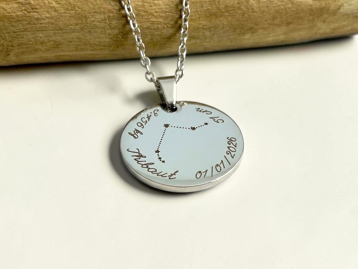 Collier constellation argenté personnalisé sur chaîne fine, prénom et date gravés