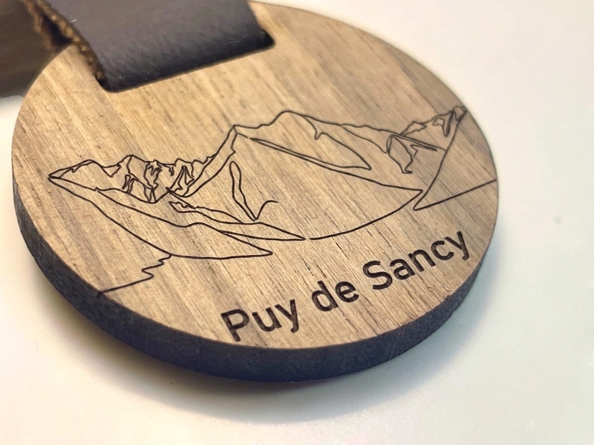 Porte-clés bois gravé de la silhouette du Puy de Sancy