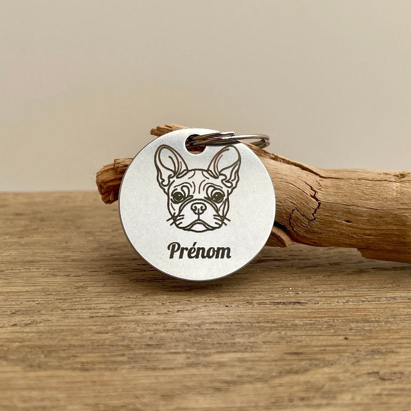 Médaille chien gravée du portrait d'un bouledogue français avec emplacement prénom