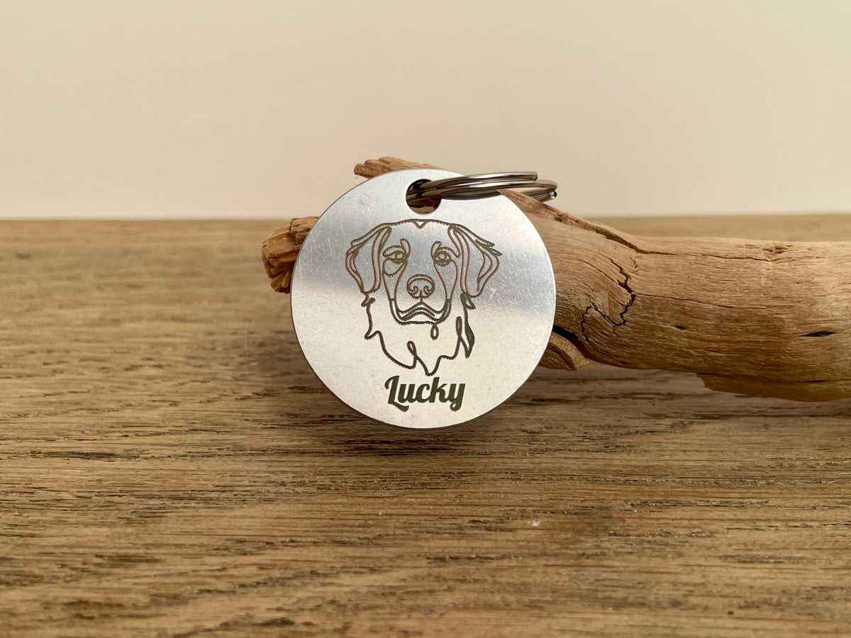 Médaille chien gravée d'un portrait de labrador et du prénom Lucky